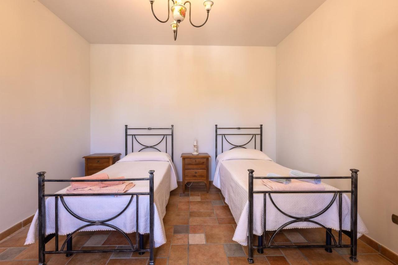 Casa Ulmi Bed & Breakfast Uggiano La Chiesa Dış mekan fotoğraf