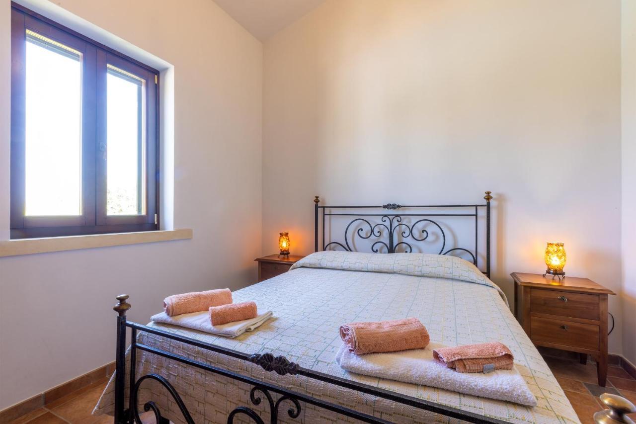 Casa Ulmi Bed & Breakfast Uggiano La Chiesa Dış mekan fotoğraf