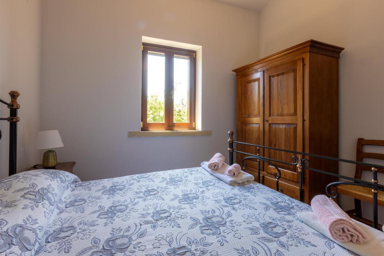 Casa Ulmi Bed & Breakfast Uggiano La Chiesa Dış mekan fotoğraf