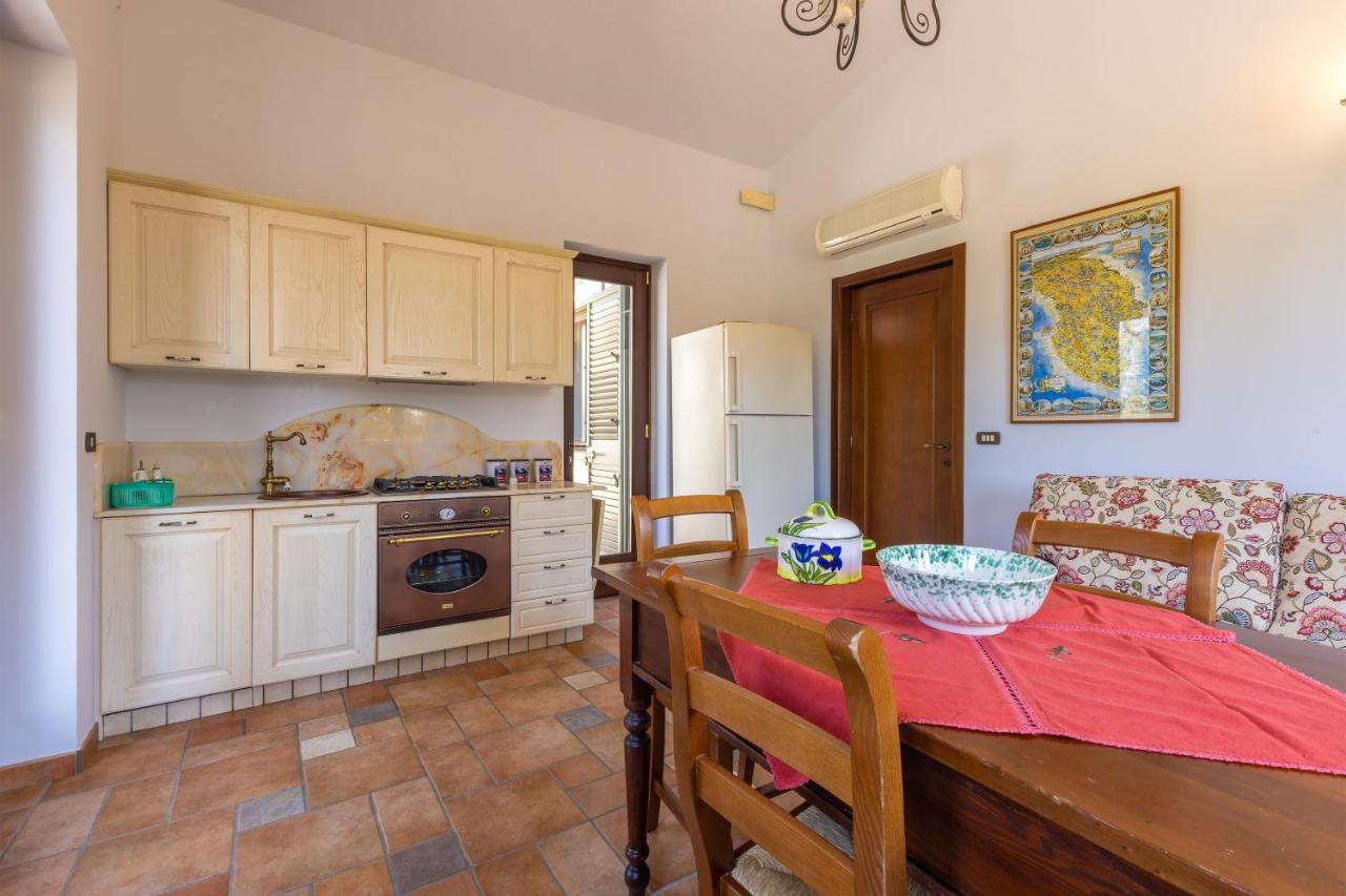 Casa Ulmi Bed & Breakfast Uggiano La Chiesa Dış mekan fotoğraf