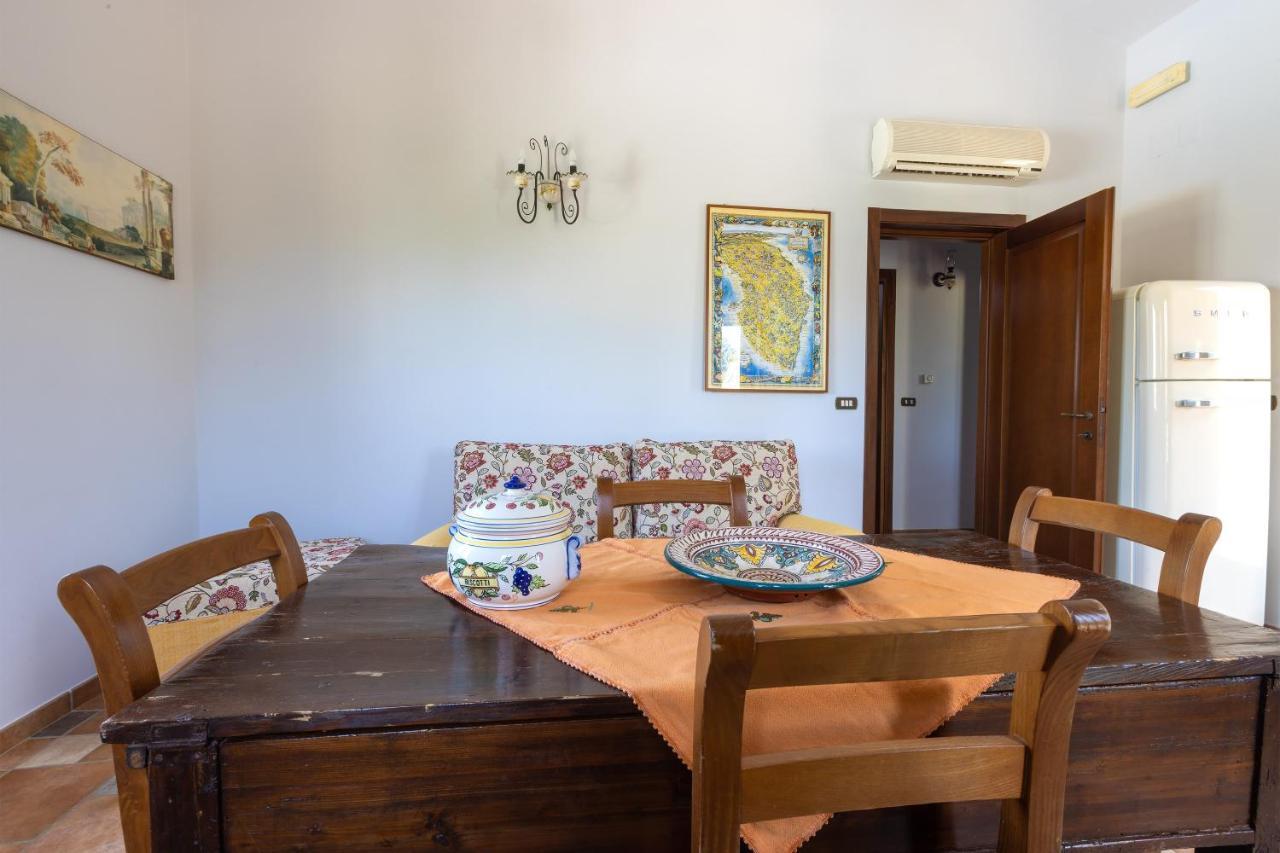 Casa Ulmi Bed & Breakfast Uggiano La Chiesa Dış mekan fotoğraf