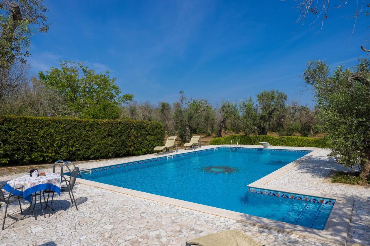 Casa Ulmi Bed & Breakfast Uggiano La Chiesa Dış mekan fotoğraf