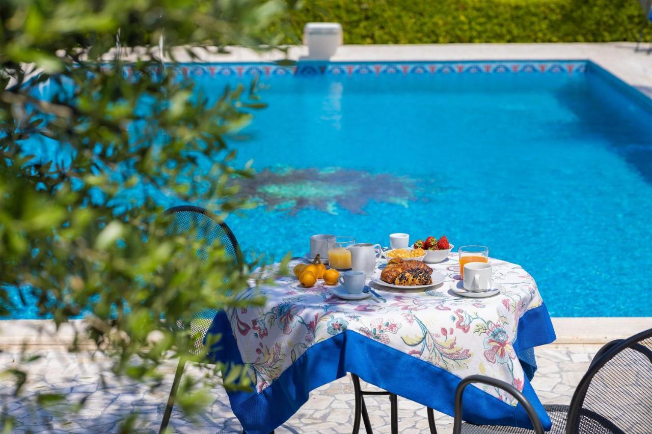 Casa Ulmi Bed & Breakfast Uggiano La Chiesa Dış mekan fotoğraf