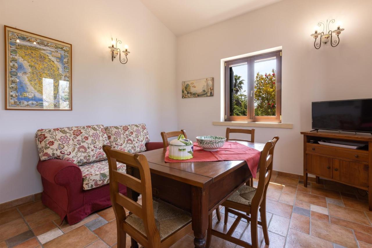 Casa Ulmi Bed & Breakfast Uggiano La Chiesa Dış mekan fotoğraf